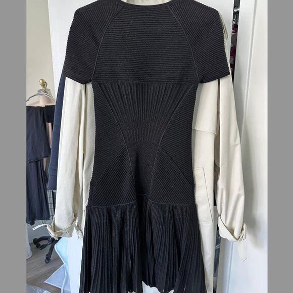 Alexander McQueen Tight Black Short Sleeve Dress Size S (BRNAD NEW W/ TAG) - Picture 4 of 10